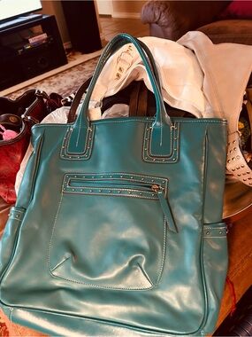 Women’s Teal Tote Bag with Front Zip Pocket